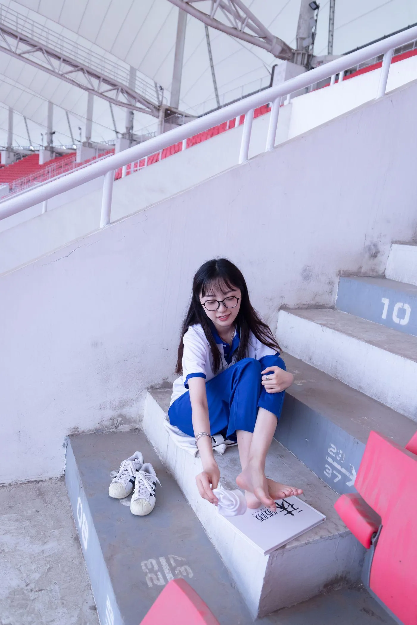 [BoBoSocks袜啵啵]NO.002 稚予-校服、贝壳头、白棉袜、裸足 [139P]插图2